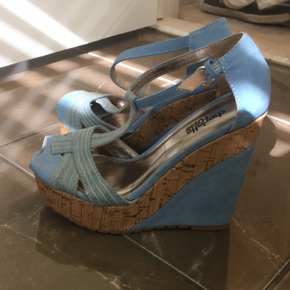 Adorable blue and denim peep toe wedges - Picture 3 of 6